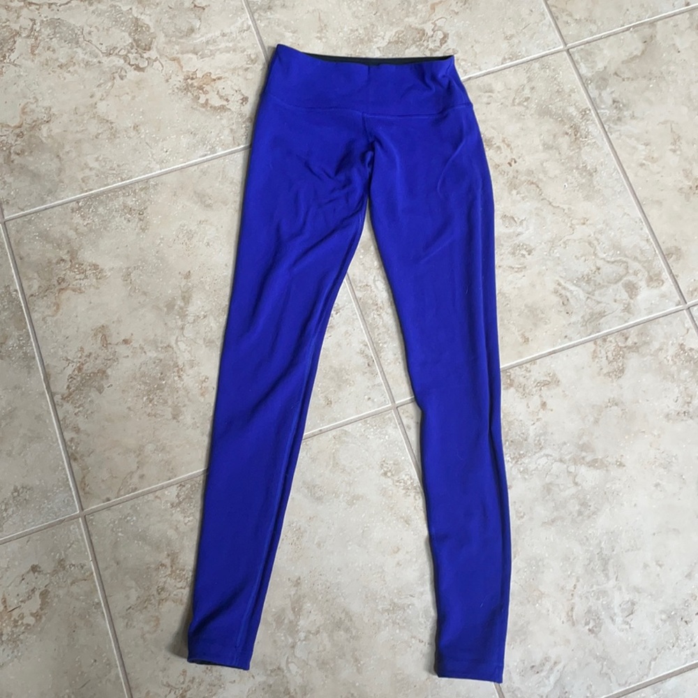 Lulu lemon reversible leggings - black and purple / blue size 4
